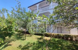 Starigrad - vrlo kvalitetan objekt par metara od mora i plaže! 620000€, Starigrad, House