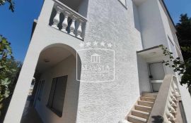 Starigrad - vrlo kvalitetan objekt par metara od mora i plaže! 620000€, Starigrad, House