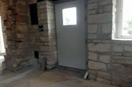 Prekrasna renovirana kamena kuća s bazenom u srcu Pazina!, Tinjan, House