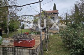 ISTRA, OPRTALJ - Imanje od dvije kuće s pripadajućom okućnicom na ugodnoj lokaciji, prilika!, Oprtalj, House