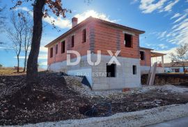 ISTRA, TINJAN - Samostojeća prizemnica u roh bau fazi na odličnoj lokaciji, Tinjan, House