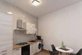 Renovirani stan sa balkončićem nadomak Korza, Rijeka, Apartamento