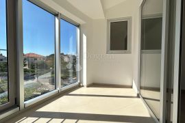 STAN 2 SPAVAĆE I 2 KUPAONICE 63.53m2 - Pula, Pula, Apartamento