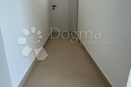 STAN 2 SPAVAĆE I 2 KUPAONICE 66.63m2 - Pula, Pula, Daire