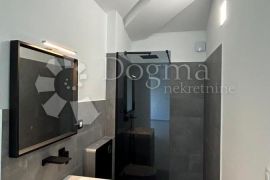 STAN 2 SPAVAĆE I 2 KUPAONICE 66.63m2 - Pula, Pula, Flat