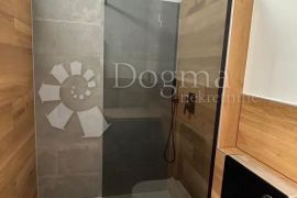 STAN 2 SPAVAĆE I 2 KUPAONICE 75.36m2 - Pula, Pula, Appartment