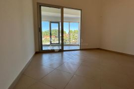 STAN 2 SPAVAĆE I 2 KUPAONICE 82.11m2 - Pula, Pula, Appartement