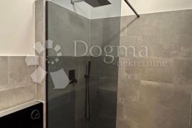 STAN 2 SPAVAĆE I 2 KUPAONICE 82.11m2 - Pula, Pula, Appartment