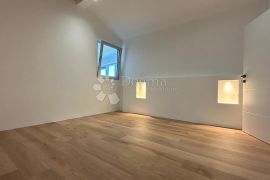 STAN 2 SPAVAĆE I 2 KUPAONICE 82.11m2 - Pula, Pula, Apartamento