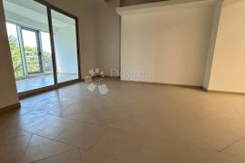 STAN 2 SPAVAĆE I 2 KUPAONICE 82.11m2 - Pula, Pula, Appartement