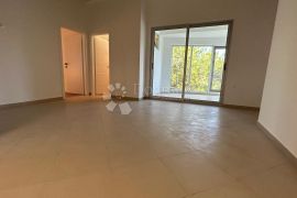 STAN 2 SPAVAĆE I 2 KUPAONICE 82.11m2 - Pula, Pula, Apartamento