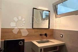 STAN 2 SPAVAĆE I 2 KUPAONICE 82.11m2 - Pula, Pula, Appartement