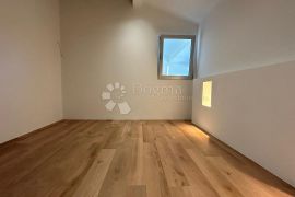 STAN 2 SPAVAĆE I 2 KUPAONICE 82.11m2 - Pula, Pula, Appartement