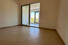 STAN 2 SPAVAĆE I 2 KUPAONICE 82.11m2 - Pula, Pula, Apartamento