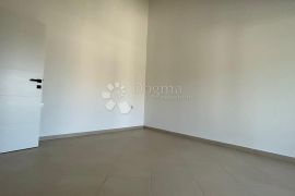 STAN 2 SPAVAĆE I 2 KUPAONICE 82.11m2 - Pula, Pula, Apartamento