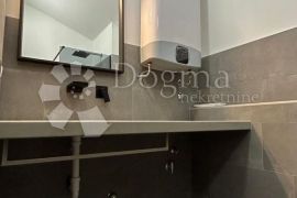 STAN 2 SPAVAĆE I 2 KUPAONICE 82.11m2 - Pula, Pula, Apartamento