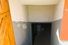 Uselite odmah, Koprivnica, بيت