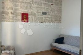 DVOETAŽNI STAN 200 M OD MORA!, Pula, Apartamento