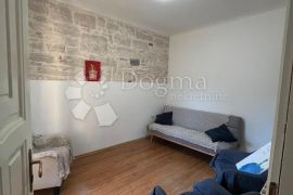 DVOETAŽNI STAN 200 M OD MORA!, Pula, Appartment