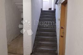 Mali stan u centru Zagreba, potrebna renovacija - NAJAM/PRODAJA, Maksimir, Daire