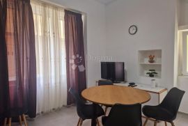 Novouređeni stan na Belvederu, Rijeka, Appartement