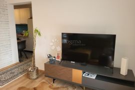 Odlična etaža sa okućnicom nedaleko mora, Novi Vinodolski, Appartement