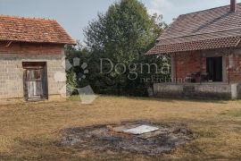 Mogućnost 2 stana, seoski vodovod s izvora, Gvozd, House