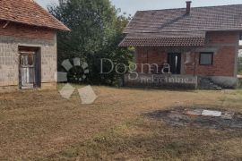 Mogućnost 2 stana, seoski vodovod s izvora, Gvozd, House