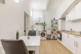 Elegantan stan na vrhunskoj lokaciji, idealan za investiciju!, Donji Grad, Appartment