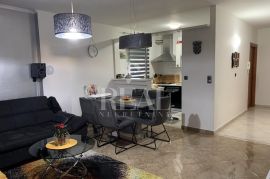 Martinkovac, izvrstan obiteljski stan, 3S+DB, 79 m2, 1. kat!, Rijeka, Apartamento