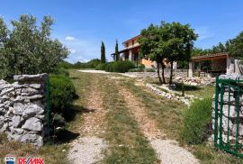 ISTRA, LABIN, KAMENA KUĆA NA BREŽULJKU SA PANORAMSKIM POGLEDOM NA LABIN, Labin, Haus