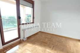 DVOSOBNI PREUREĐENI STANOVI U POTKROVLJU - DONJA DUBRAVA, ZAGREB, Zagreb, Appartment