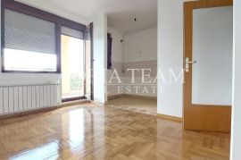 DVOSOBNI PREUREĐENI STANOVI U POTKROVLJU - DONJA DUBRAVA, ZAGREB, Zagreb, Appartment