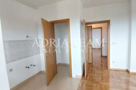 DVOSOBNI PREUREĐENI STANOVI U POTKROVLJU - DONJA DUBRAVA, ZAGREB, Zagreb, Appartment