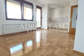 DVOSOBNI PREUREĐENI STANOVI U POTKROVLJU - DONJA DUBRAVA, ZAGREB, Zagreb, Apartamento