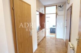 NAMJEŠTEN TROSOBAN STAN NA DRUGOM KATU STAMBENE ZGRADE - DONJA DUBRAVA, ZAGREB, Zagreb, Apartamento