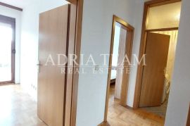 NAMJEŠTEN TROSOBAN STAN NA DRUGOM KATU STAMBENE ZGRADE - DONJA DUBRAVA, ZAGREB, Zagreb, Appartement