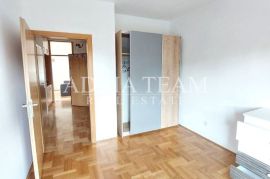 NAMJEŠTEN TROSOBAN STAN NA DRUGOM KATU STAMBENE ZGRADE - DONJA DUBRAVA, ZAGREB, Zagreb, Appartement