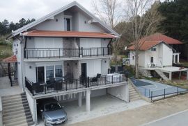 Porodicna kuca sa 5 zasebnih apartmana na samoj obali Dunava, Golubac, House