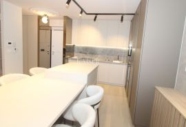 Opatija, centar, luksuzan jednosobni stan, novogradnja s liftom i garažom, Opatija, Apartamento