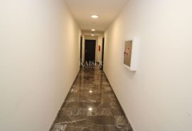 Opatija, centar, luksuzan jednosobni stan, novogradnja s liftom i garažom, Opatija, Appartement