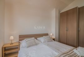 Klimno, otok Krk - apartman 63m2, 1. red do mora, Dobrinj, شقة