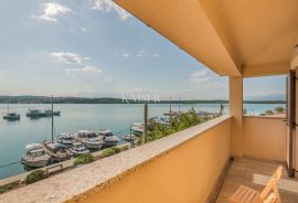 Klimno, otok Krk - apartman 63m2, 1. red do mora, Dobrinj, Apartamento