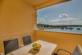 Klimno, otok Krk - apartman 63m2, 1. red do mora, Dobrinj, شقة