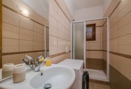 Klimno, otok Krk - apartman 63m2, 1. red do mora, Dobrinj, Apartamento