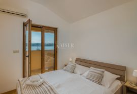 Klimno, otok Krk - apartman 63m2, 1. red do mora, Dobrinj, Apartamento