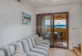 Klimno, otok Krk - apartman 62m2, 1. red do mora, Dobrinj, Wohnung