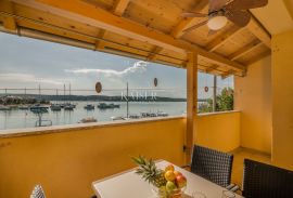 Klimno, otok Krk - apartman 62m2, 1. red do mora, Dobrinj, شقة