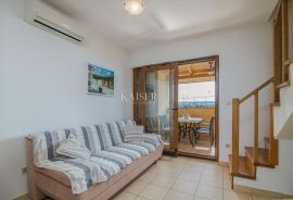 Klimno, otok Krk - apartman 62m2, 1. red do mora, Dobrinj, Kвартира