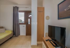 Klimno, otok Krk - apartman 51m2, 1. red do mora, Dobrinj, Appartment